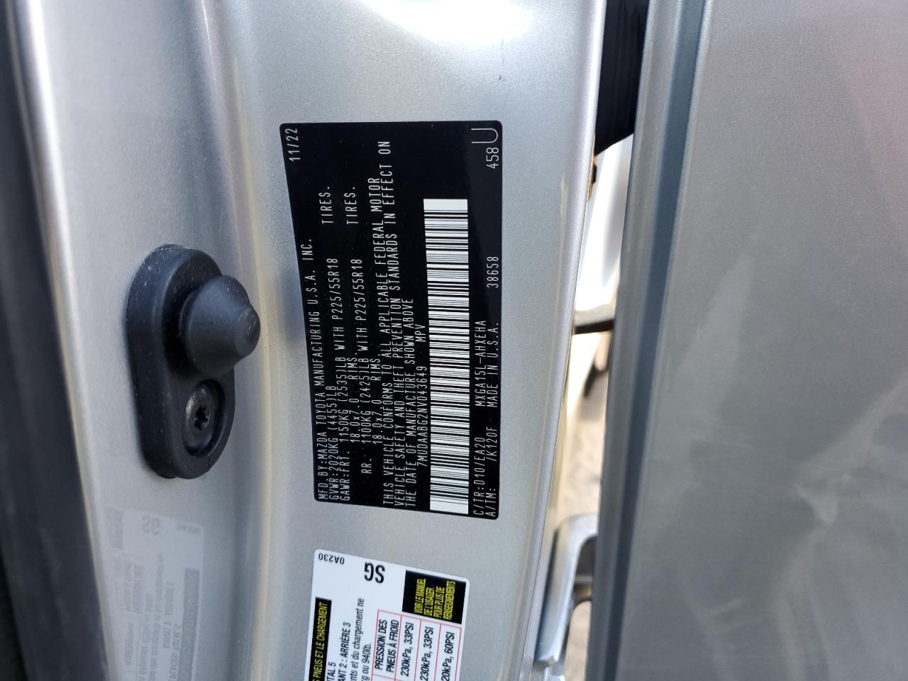 2022 TOYOTA COROLLA CROSS XLE VIN:7MUDAABG2NV043649