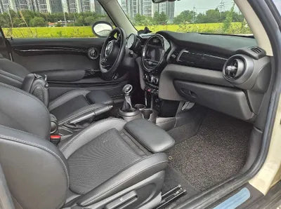 2018 MINI Cooper VIN: