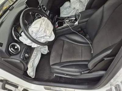 2019 Mercedes-Benz GLC 300 VIN: