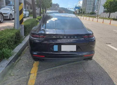 2017 Porsche Panamera VIN: