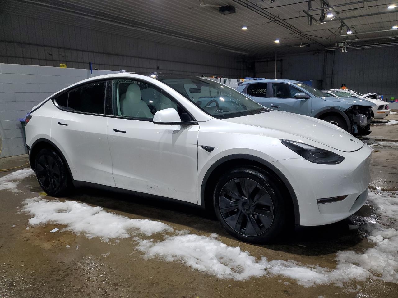 2024 TESLA MODEL Y VIN:7SAYGAEE8RF112801
