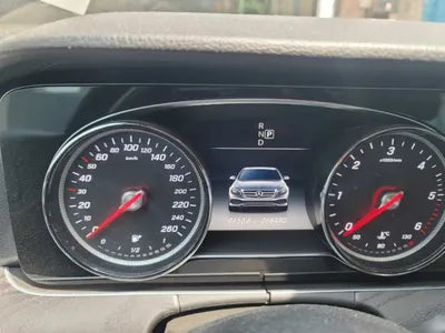 2016 Mercedes-Benz E 220 VIN: