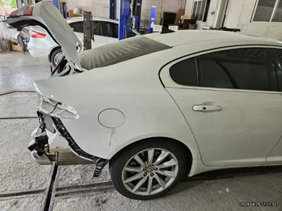 2015 Jaguar XF VIN: