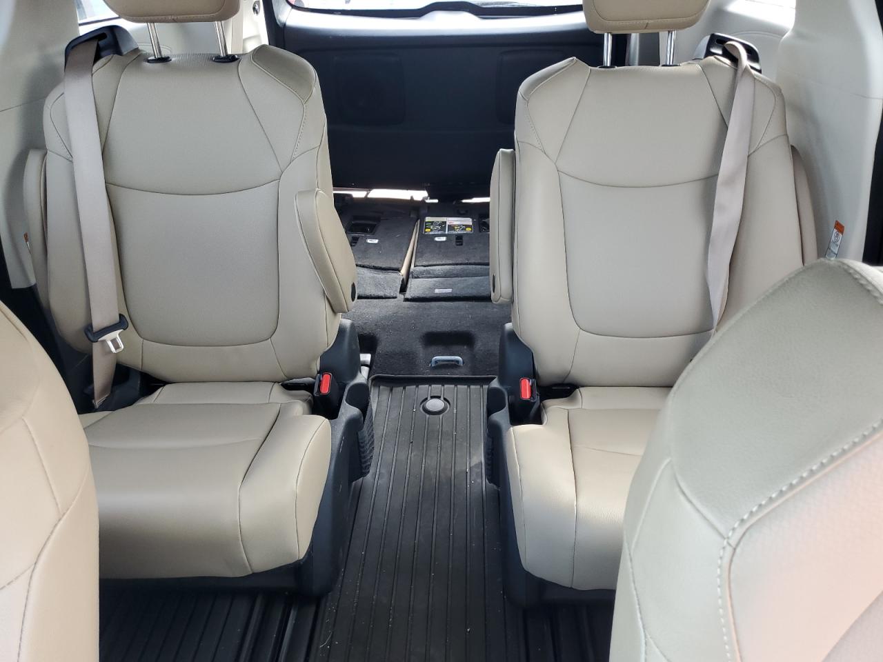 2022 TOYOTA SIENNA XLE VIN:5TDYSKFC8NS068805