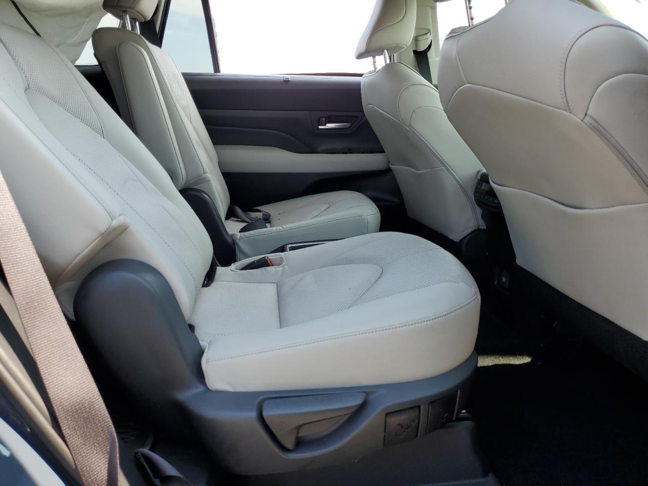 2024 TOYOTA GRAND HIGHLANDER XLE VIN:5TDAAAB59RS043164