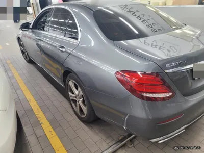 2016 Mercedes-Benz E 220 VIN: