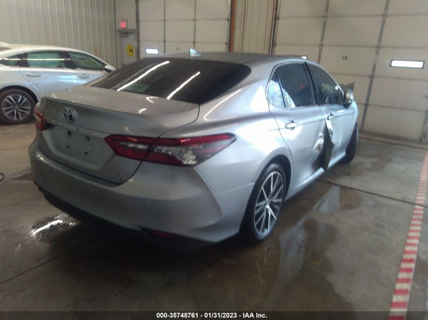 2022 TOYOTA CAMRY HYBRID XLE VIN: 4T1F31AK4NU577777
