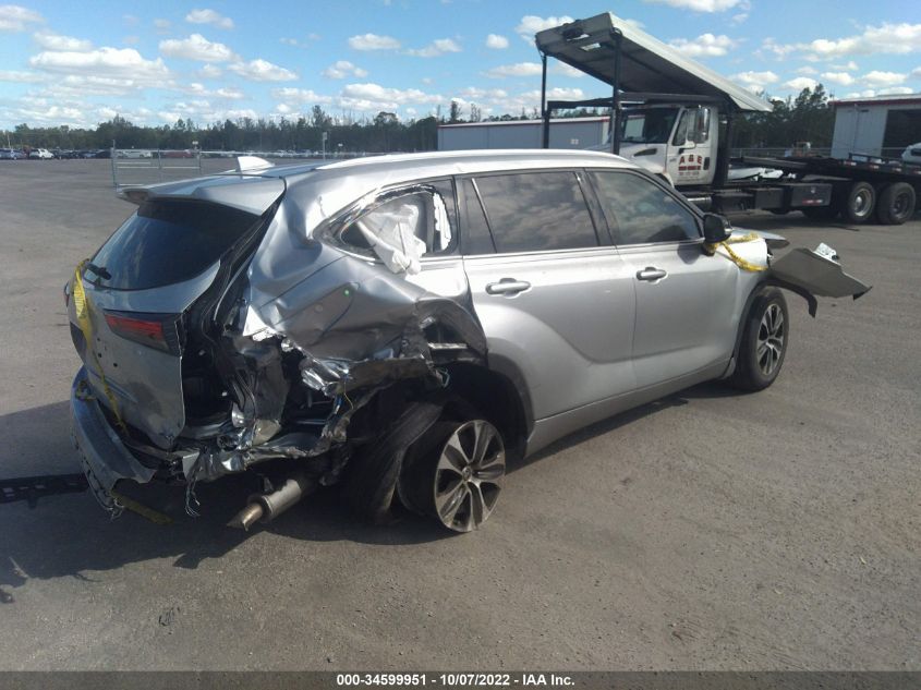 2022 TOYOTA HIGHLANDER XLE VIN: 5TDHZRAH8NS546681
