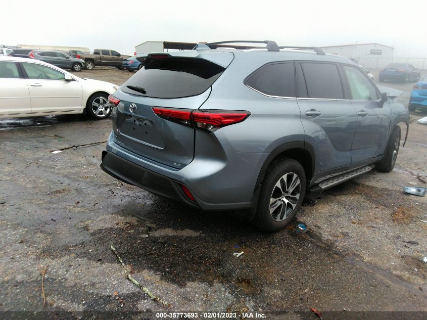 2022 TOYOTA HIGHLANDER XLE VIN: 5TDGZRAH3NS136611