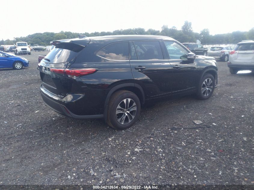 2022 TOYOTA HIGHLANDER XLE VIN: 5TDGZRBH2NS579637