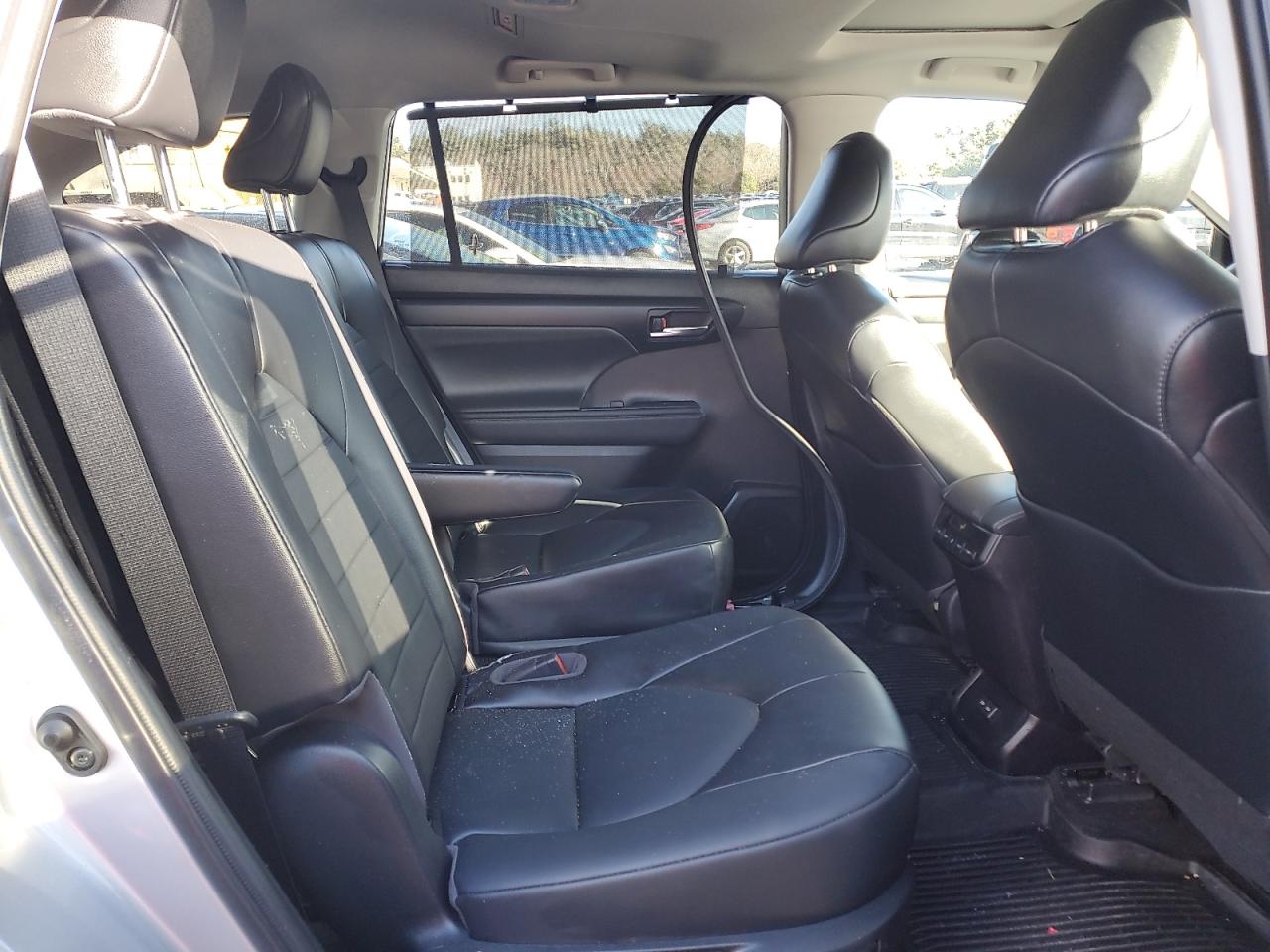 2022 TOYOTA HIGHLANDER XLE VIN:5TDGZRBH7NS588706