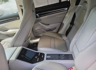 2017 Porsche Panamera VIN: