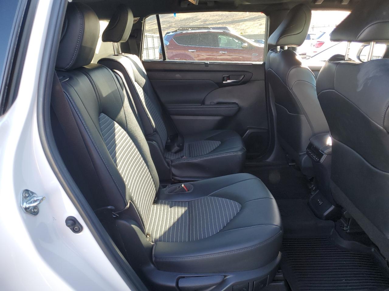 2022 TOYOTA HIGHLANDER XSE VIN:5TDJZRBH5NS194952