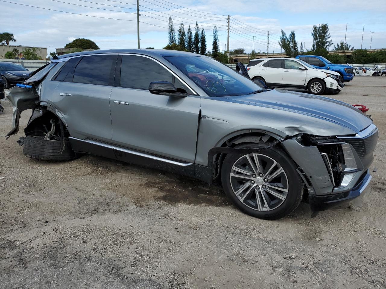 2024 CADILLAC LYRIQ LUXURY VIN:1GYKPPRKXRZ102443