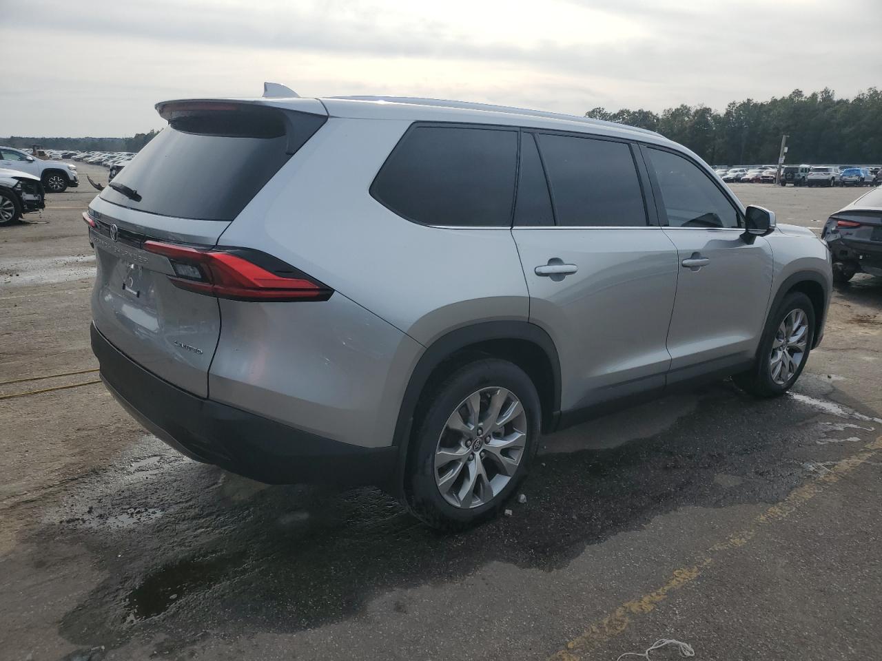 2024 TOYOTA GRAND HIGHLANDER XLE VIN:5TDAAAA59RS008030