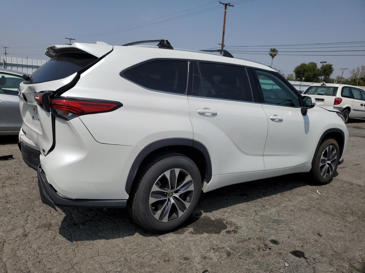 2022 TOYOTA HIGHLANDER XLE VIN:5TDHZRAHXNS098363