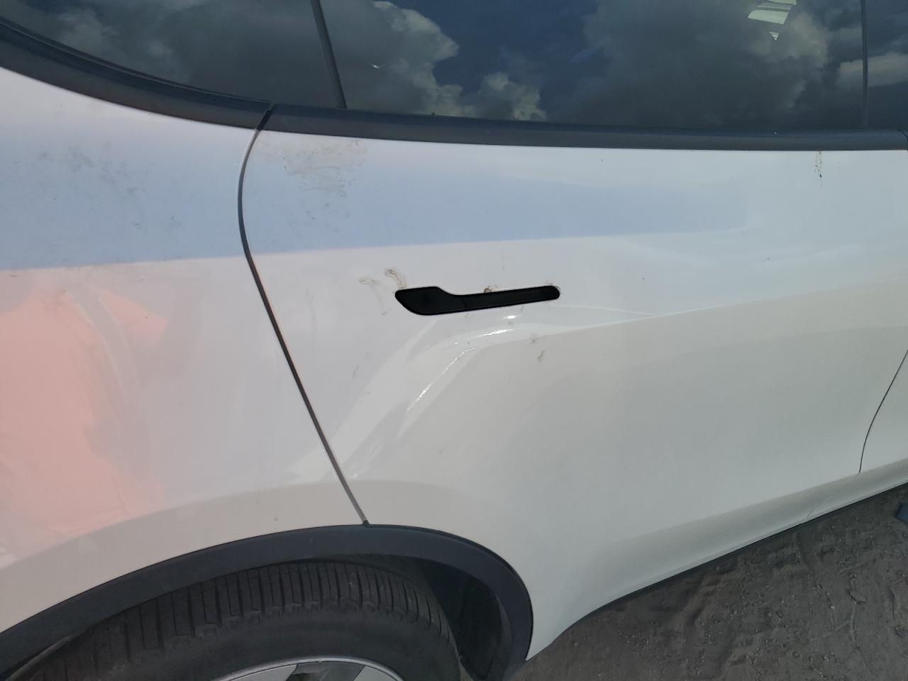 2024 TESLA MODEL Y  VIN:7SAYGDEE1RA282416
