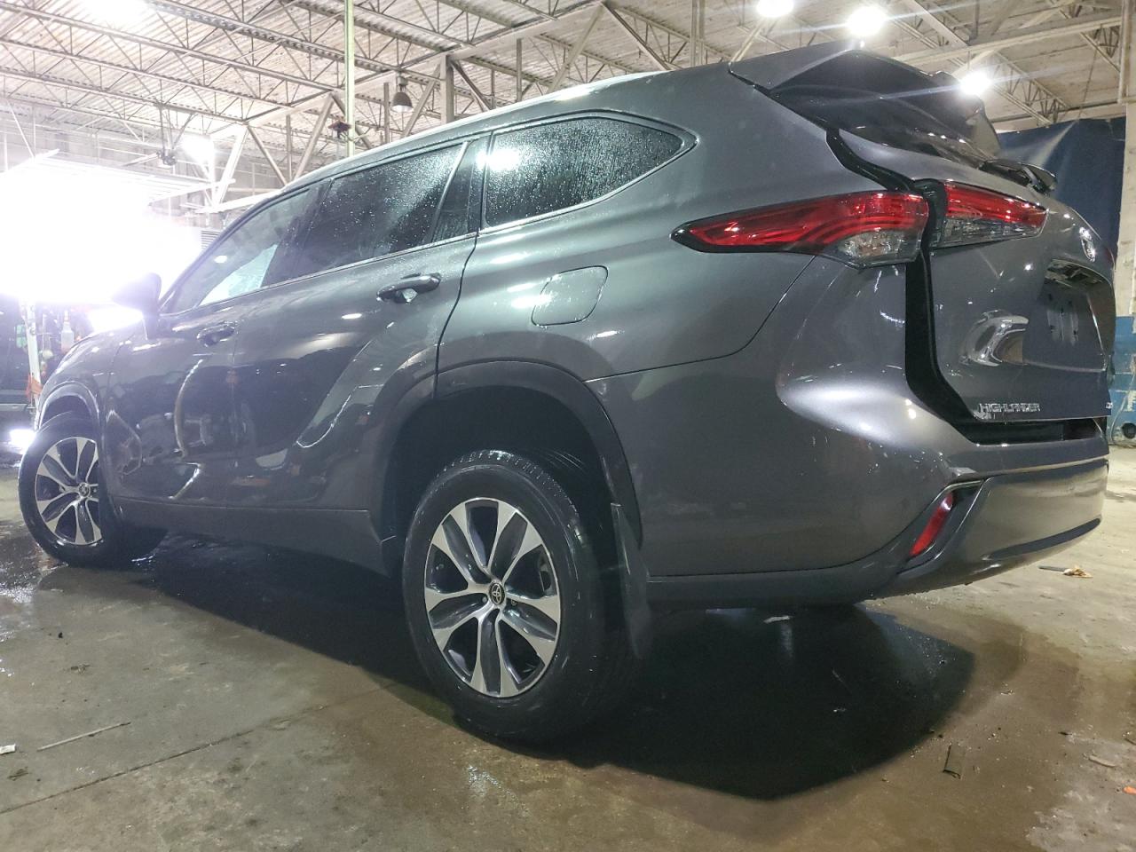 2022 TOYOTA HIGHLANDER XLE VIN:5TDGZRBHXNS222559