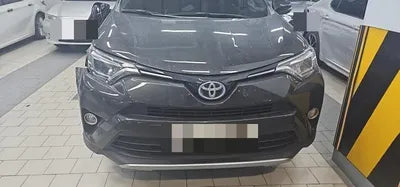 2018 Toyota RAV4 VIN: