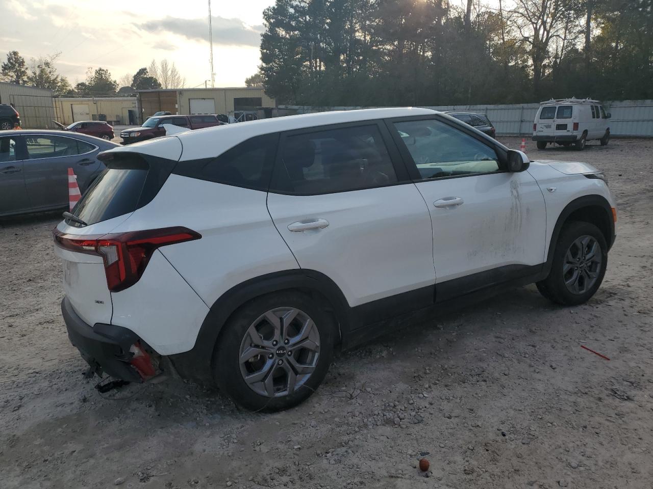 2024 KIA SELTOS LX VIN:KNDEPCAA5R7472824