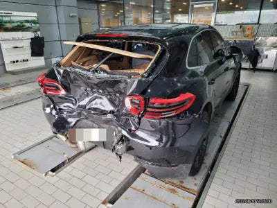 2017 Porsche Macan VIN: