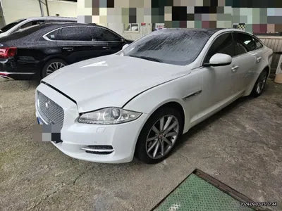 2015 Jaguar XJ VIN: