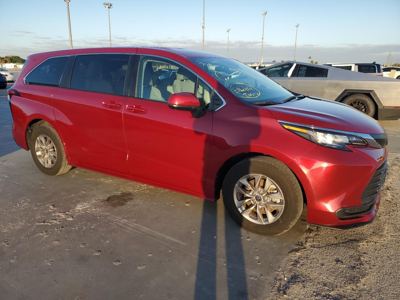 2022 TOYOTA SIENNA LE VIN:5TDKRKEC1NS101677
