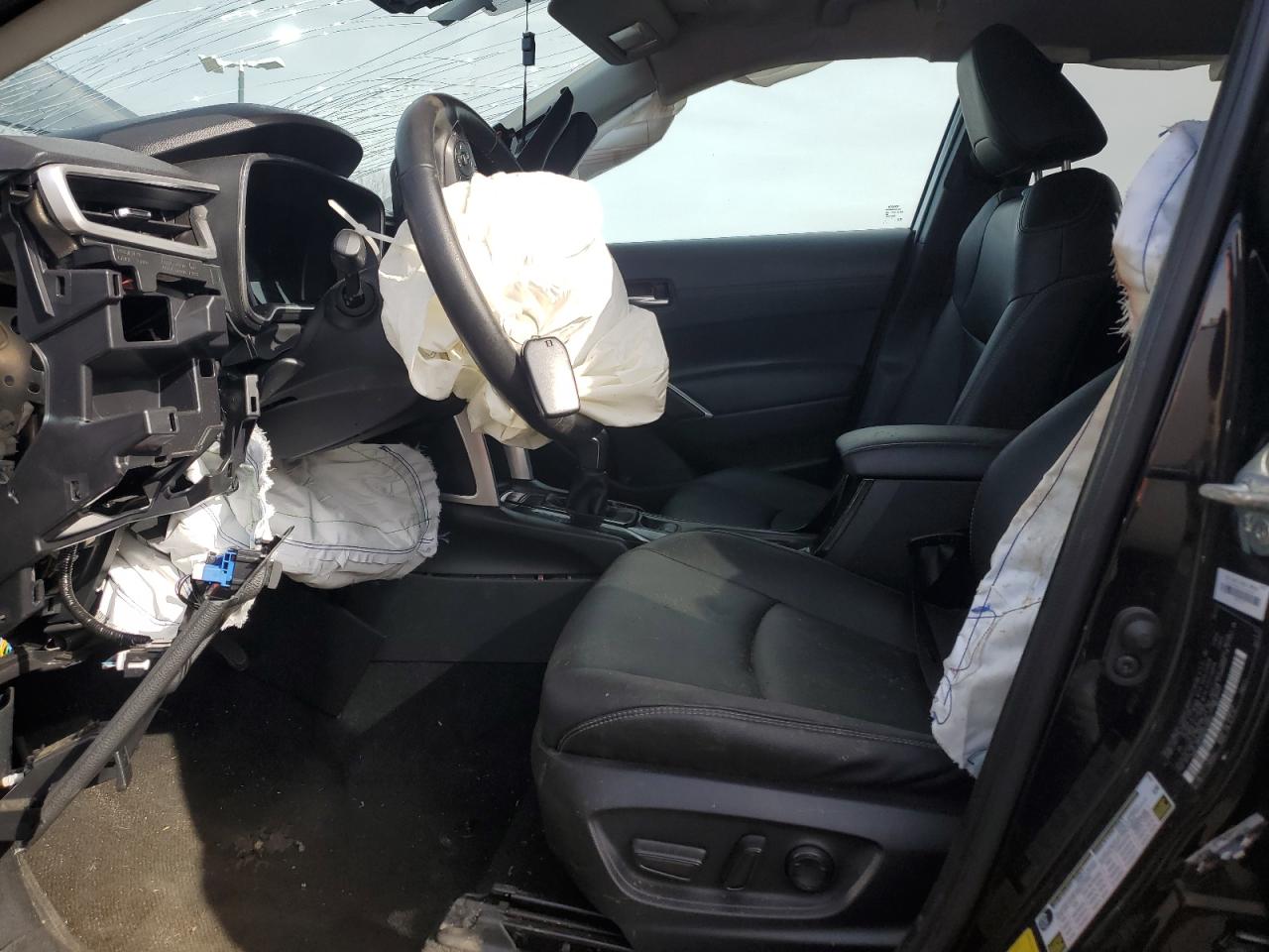 2022 TOYOTA COROLLA CROSS XLE VIN:7MUEAABG8NV038668