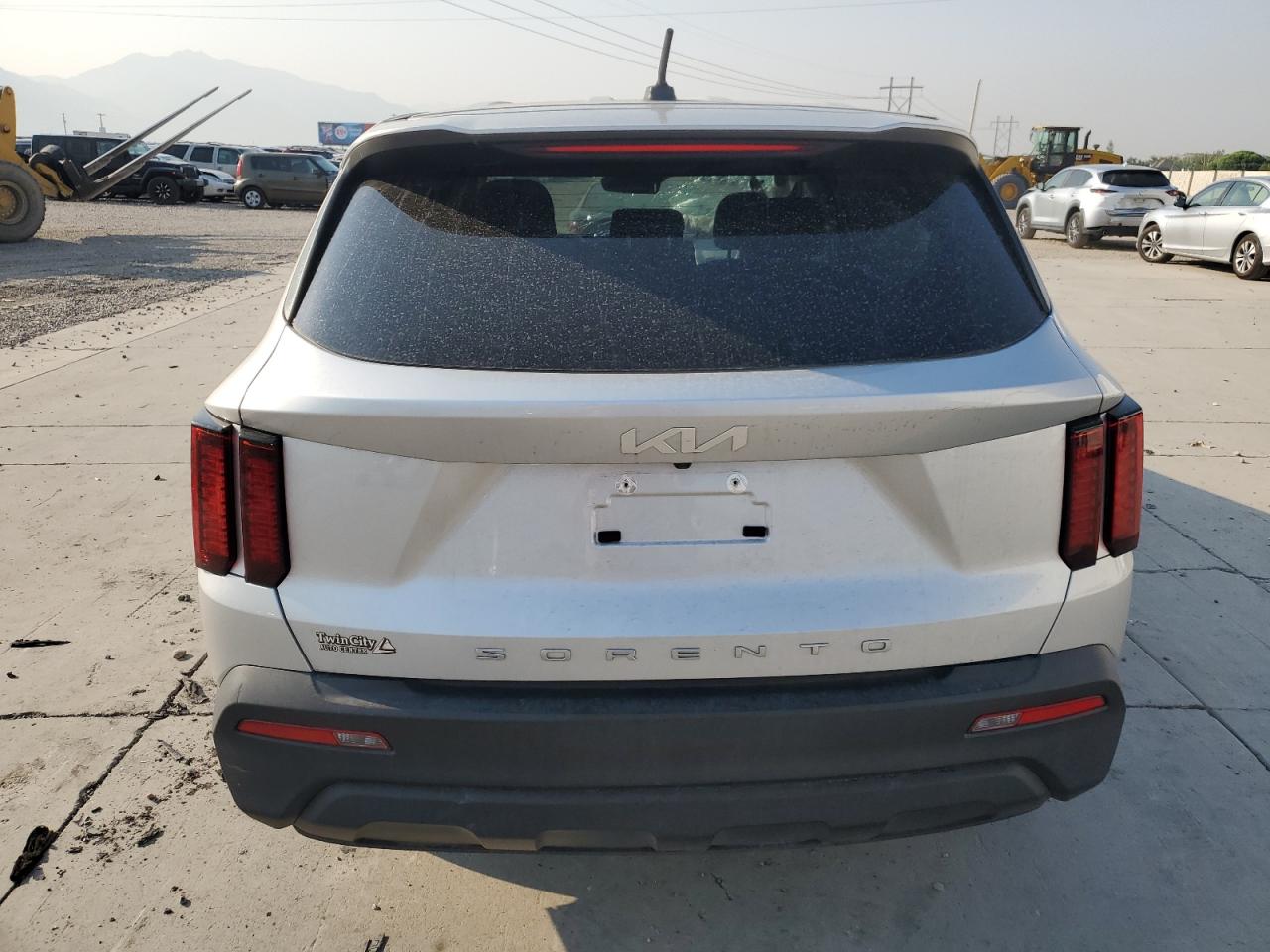 2022 KIA SORENTO LX VIN:5XYRG4LC2NG104474