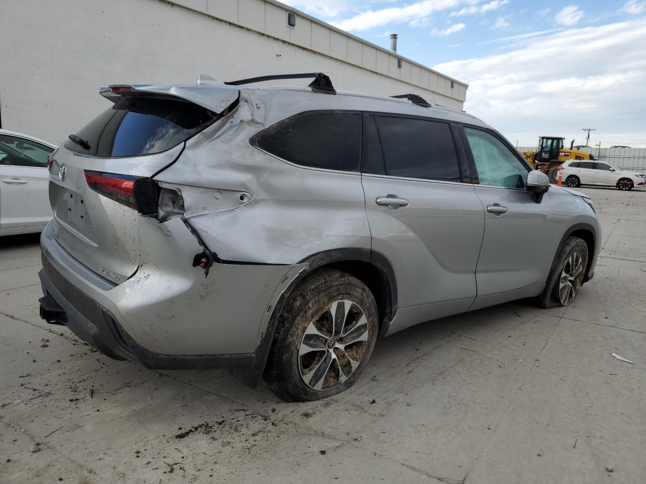 2022 TOYOTA HIGHLANDER XLE VIN:5TDGZRBH1NS176815