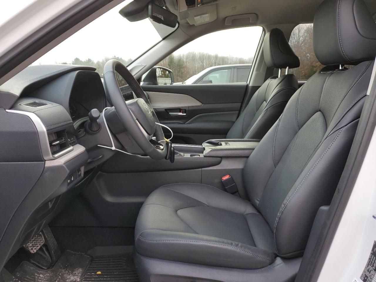 2024 TOYOTA GRAND HIGHLANDER XLE VIN:5TDAAAB59RS040670