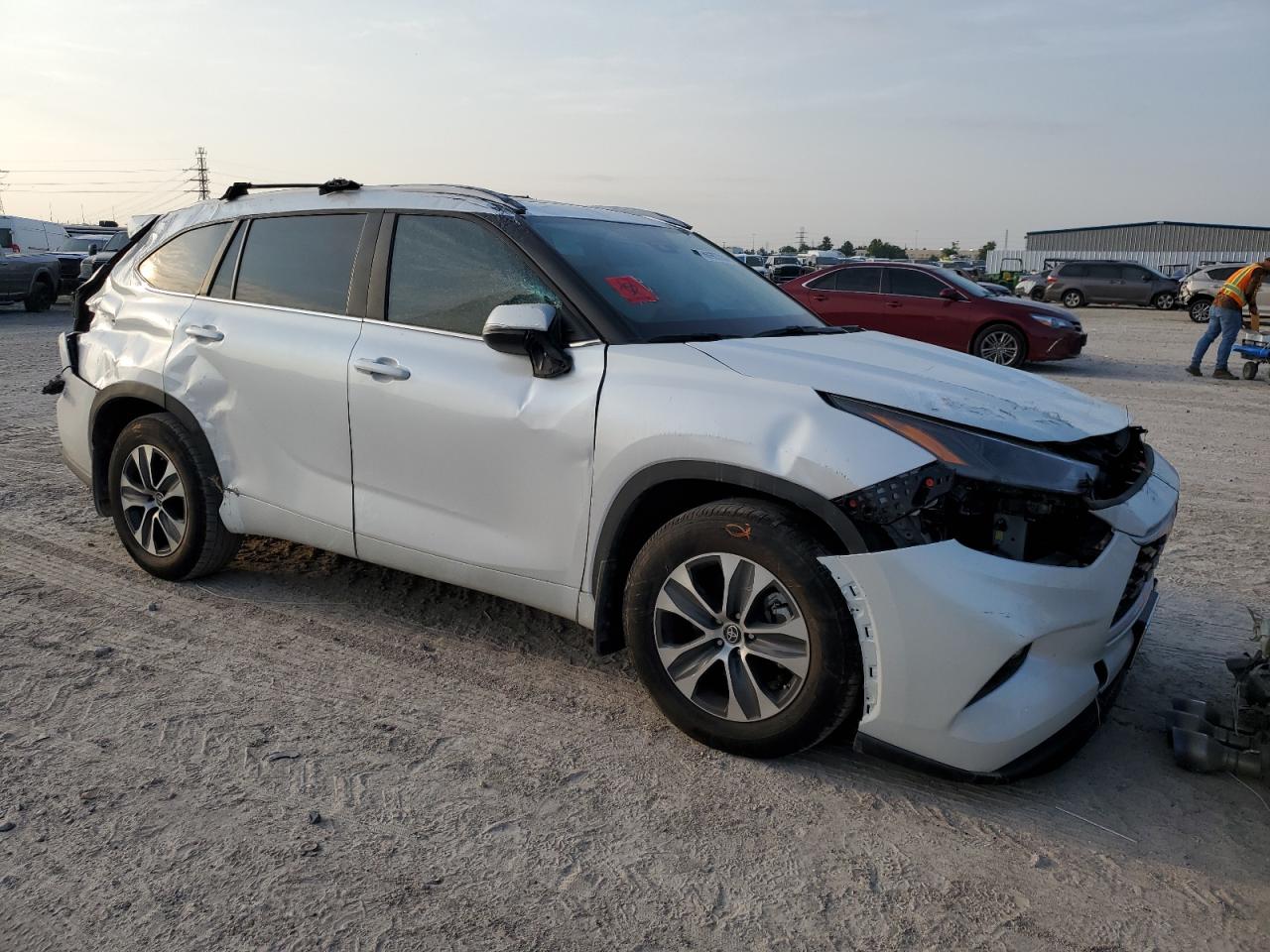 2024 TOYOTA HIGHLANDER LE VIN:5TDKDRAHXRS544702