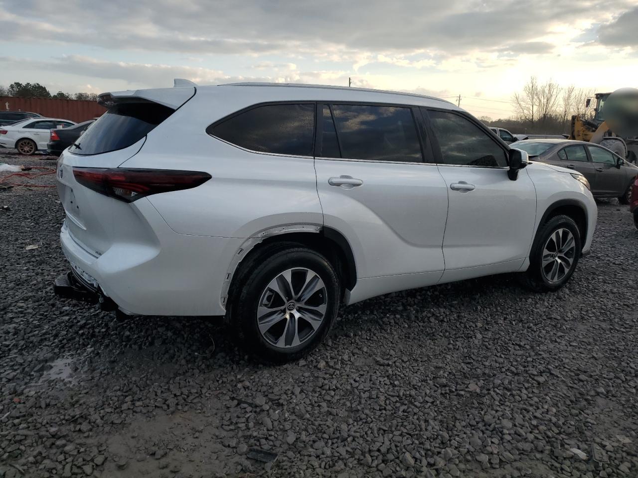 2024 TOYOTA HIGHLANDER LE VIN:5TDKDRAH4RS053235