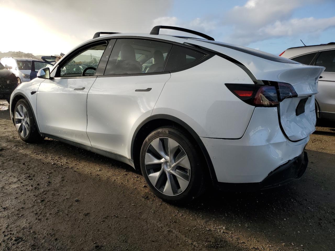 2022 TESLA MODEL Y  VIN:7SAYGAEE3NF358357