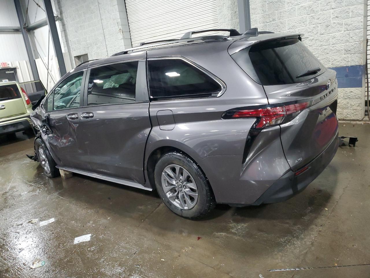 2022 TOYOTA SIENNA XLE VIN:5TDJSKFCXNS073599