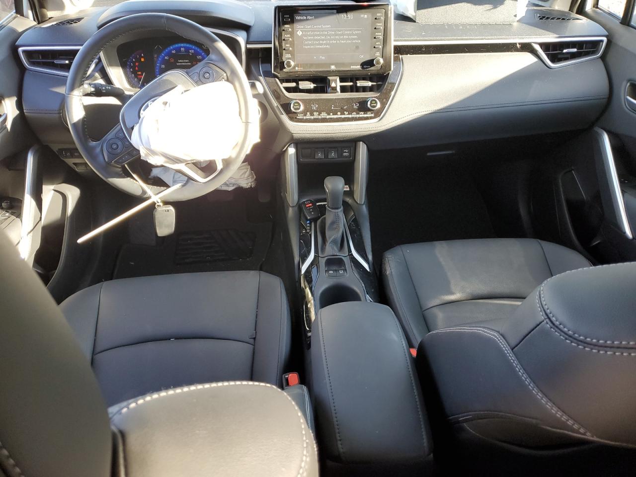 2022 TOYOTA COROLLA CROSS XLE VIN:7MUDAABG2NV043649