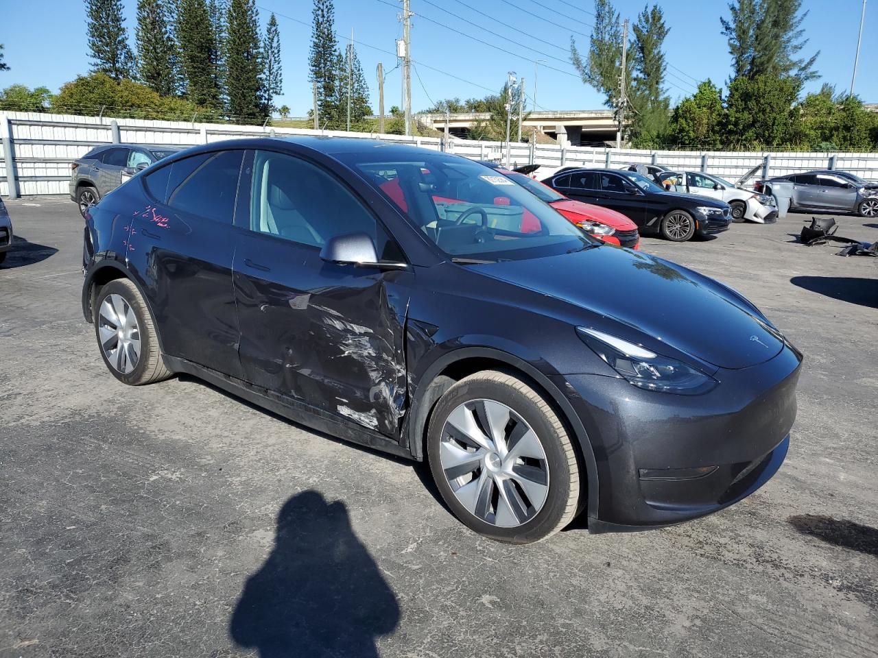 2024 TESLA MODEL Y  VIN:7SAYGDEEXRA256106