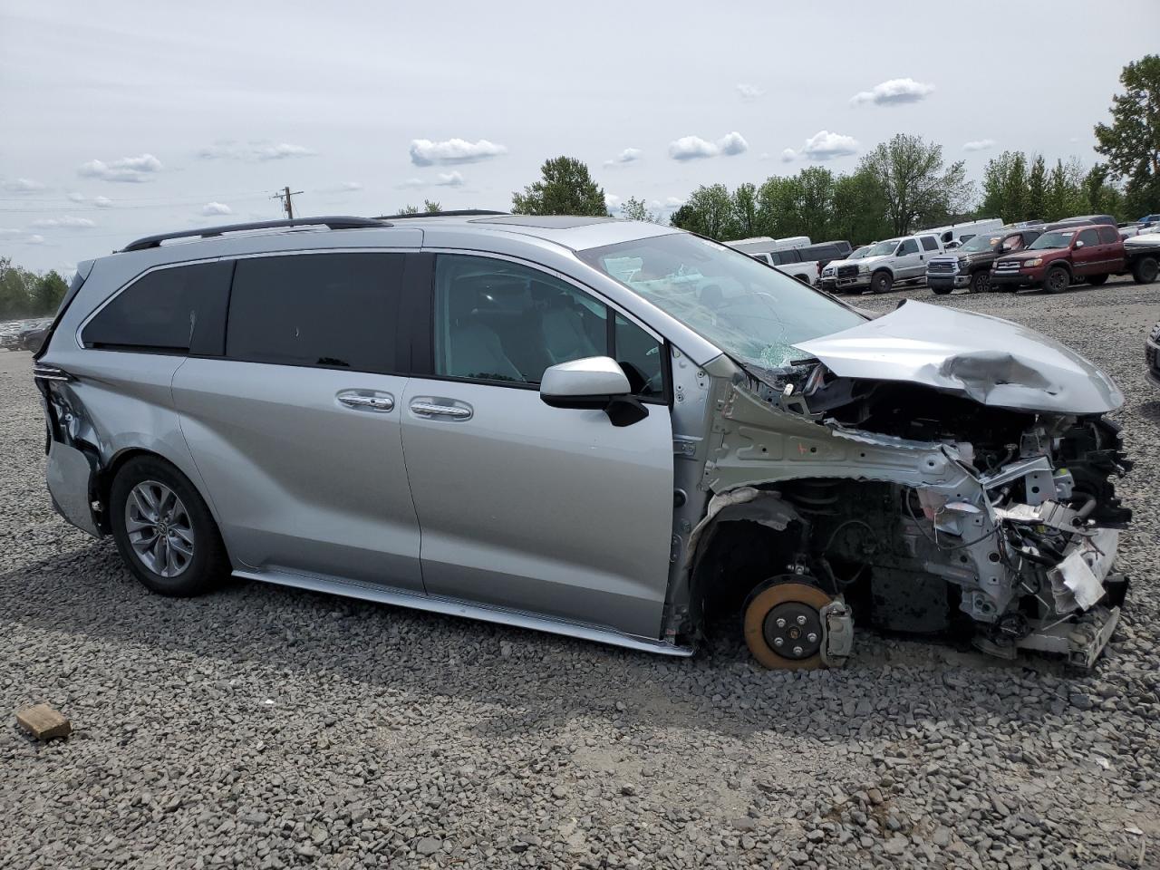 2022 TOYOTA SIENNA XLE VIN:5TDYRKEC7NS087505