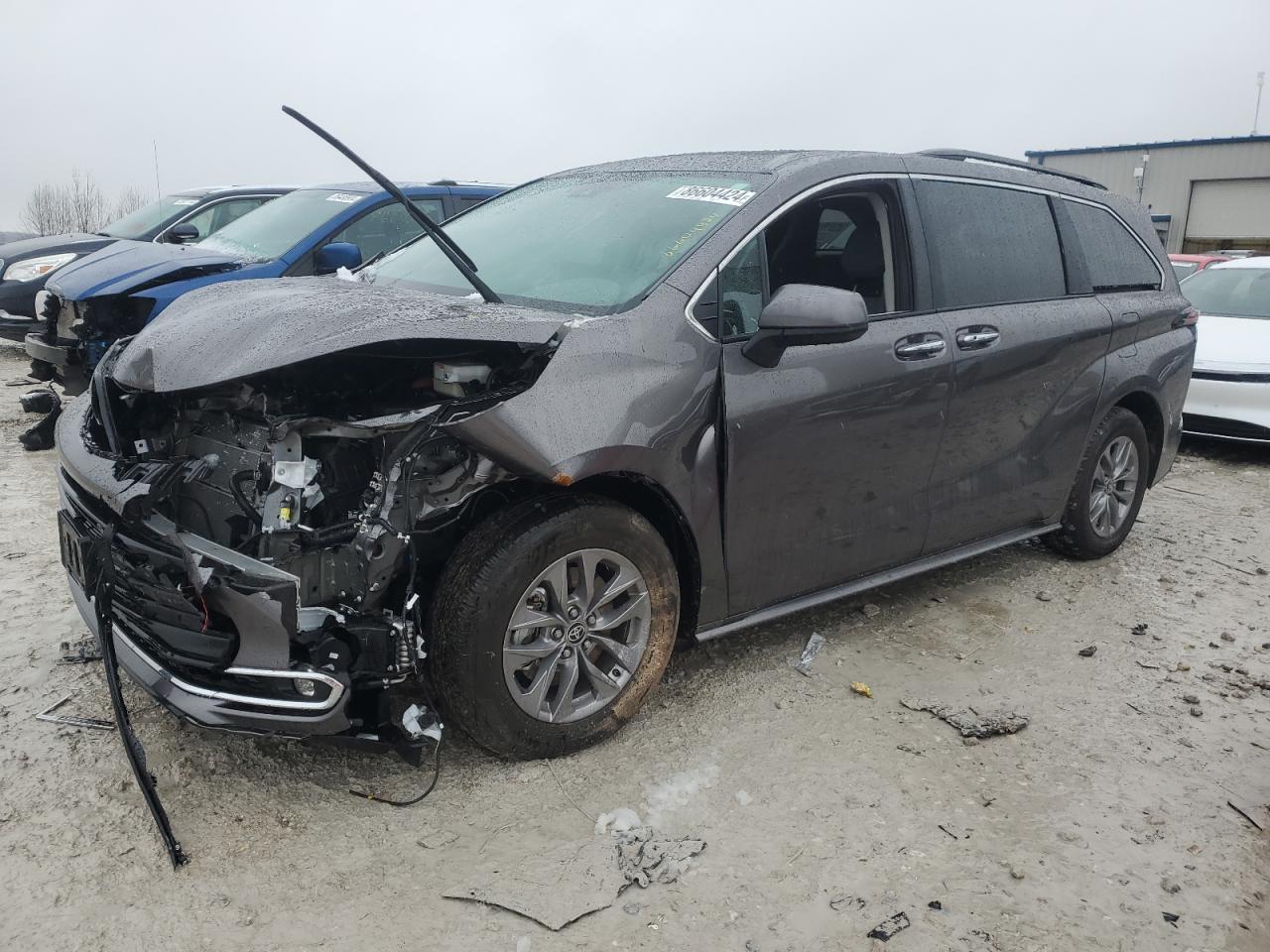 2024 TOYOTA SIENNA XLE VIN:5TDYSKFC8RS150152