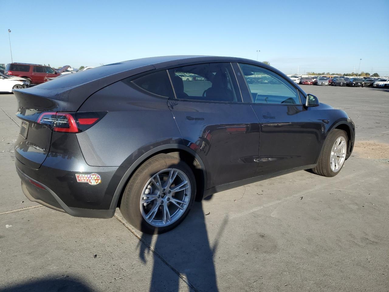 2024 TESLA MODEL Y  VIN:7SAYGAEE3RF020219