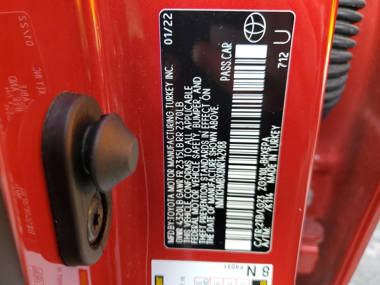 2022 TOYOTA C-HR XLE VIN:NMTKHMBX8NR142988