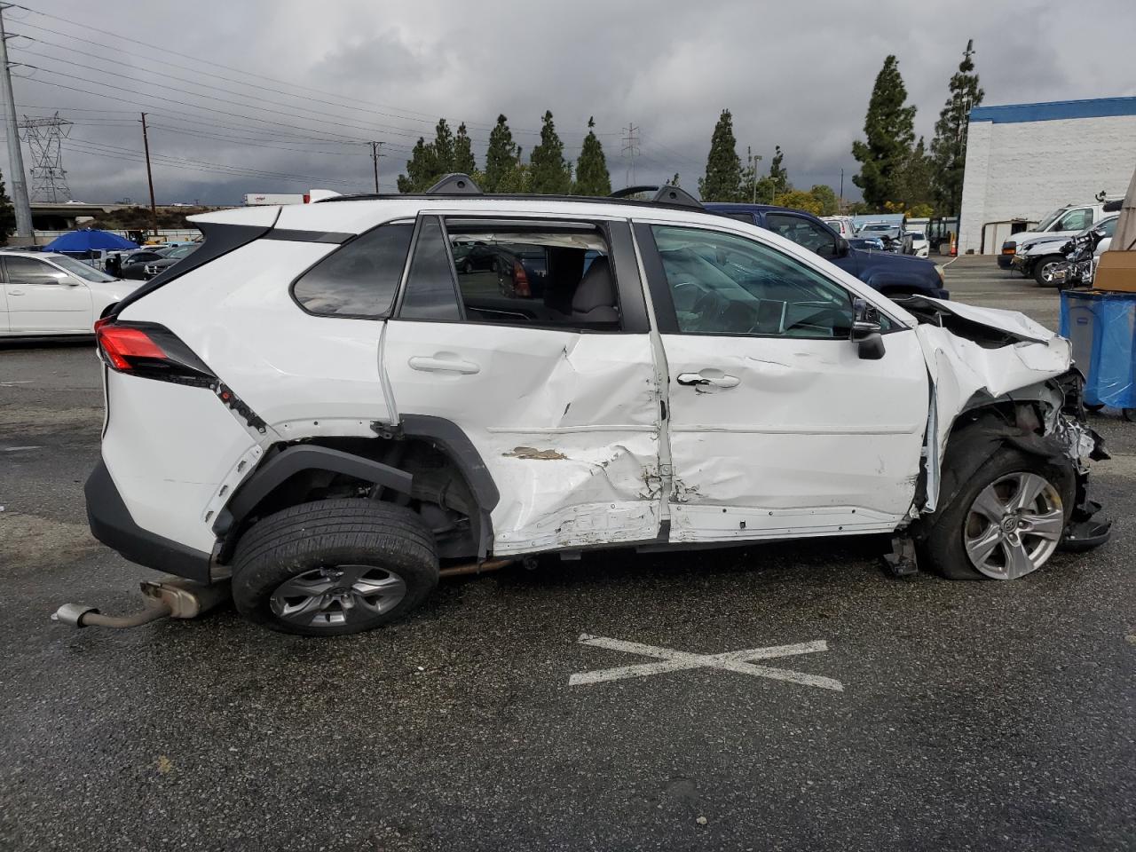 2023 TOYOTA RAV4 XLE VIN:2T3W1RFVXPC220879
