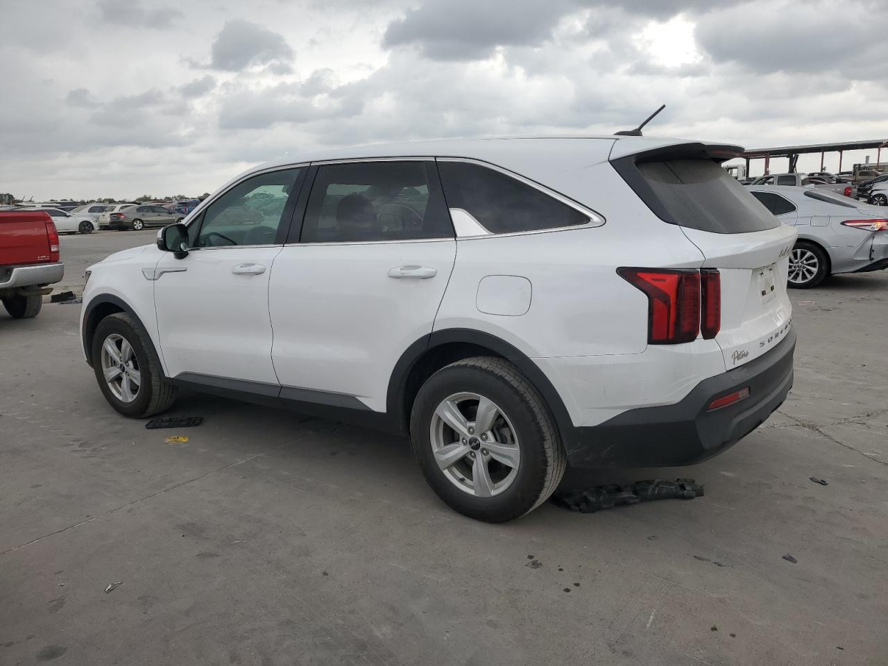 2022 KIA SORENTO LX VIN:5XYRG4LC5NG110141