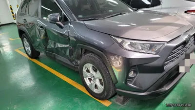 2019 Toyota RAV4 VIN: