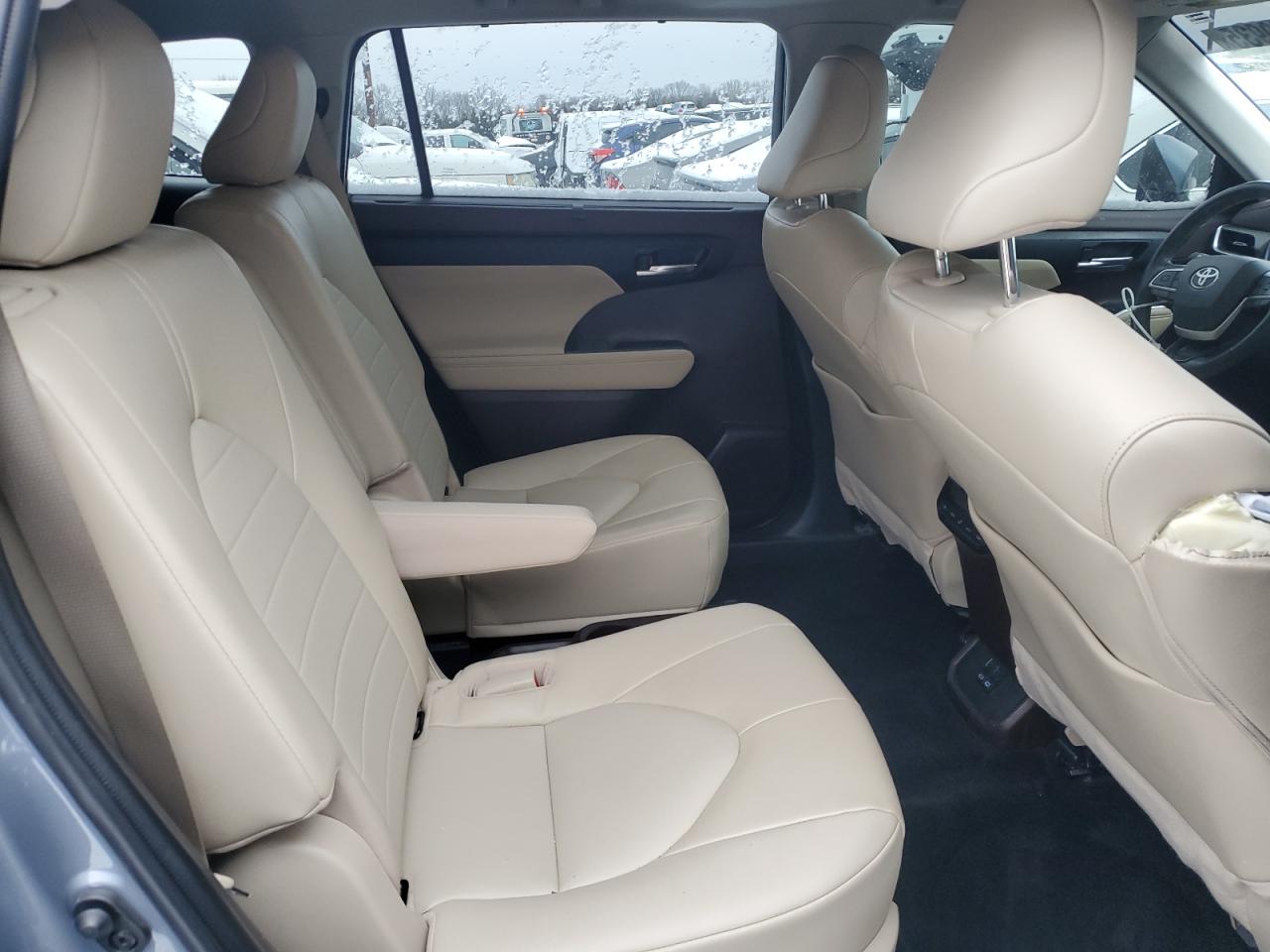 2022 TOYOTA HIGHLANDER XLE VIN:5TDGZRBH5NS244159