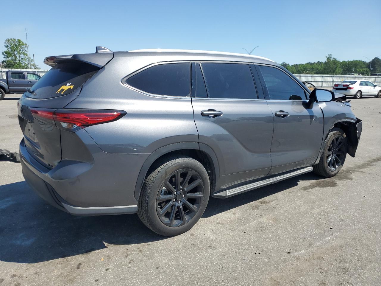 2022 TOYOTA HIGHLANDER XLE VIN:5TDGZRAH3NS560077