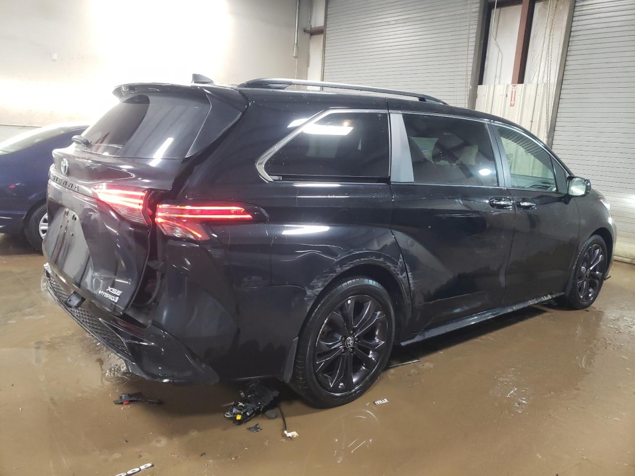 2022 TOYOTA SIENNA XSE VIN:5TDXRKEC5NS132033