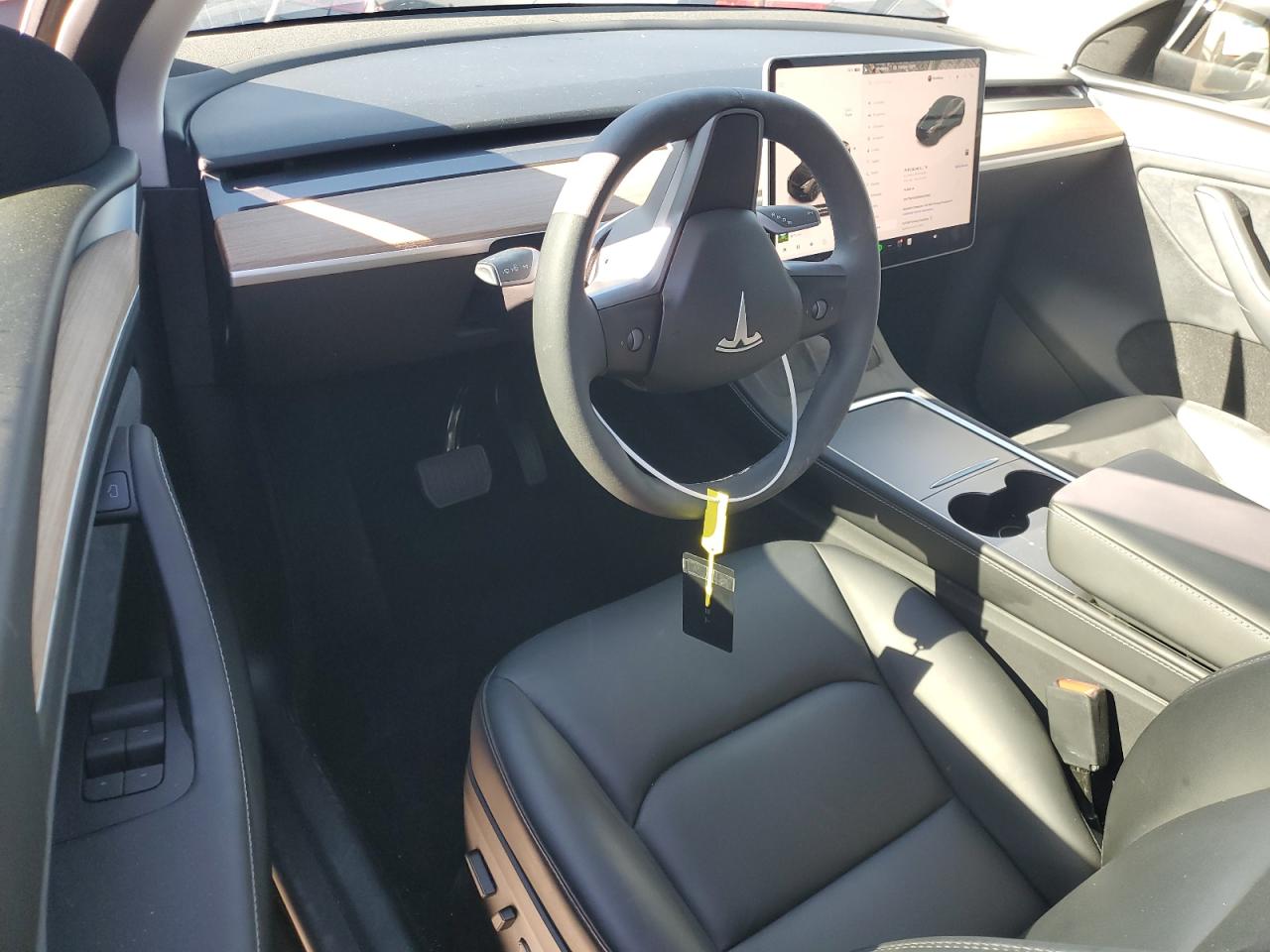 2024 TESLA MODEL Y  VIN:7SAYGDEE8RA231933