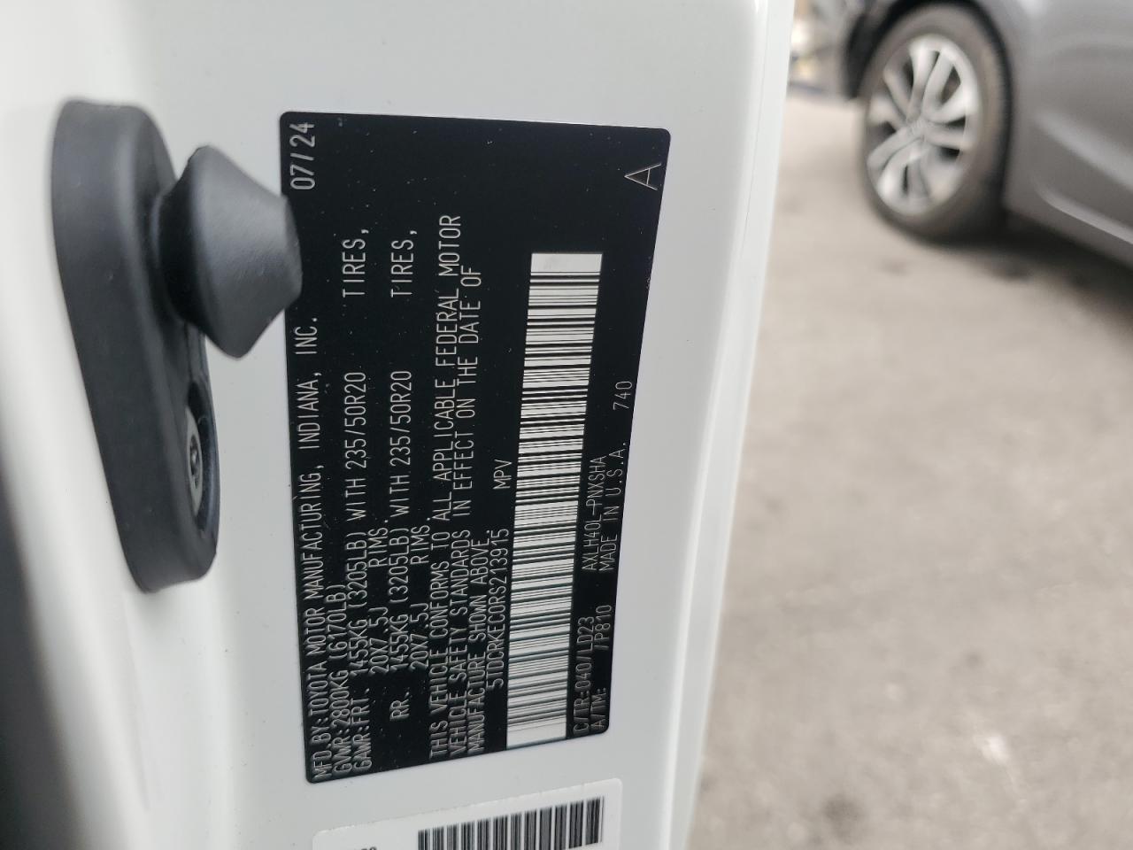 2024 TOYOTA SIENNA XSE VIN:5TDCRKEC0RS213915