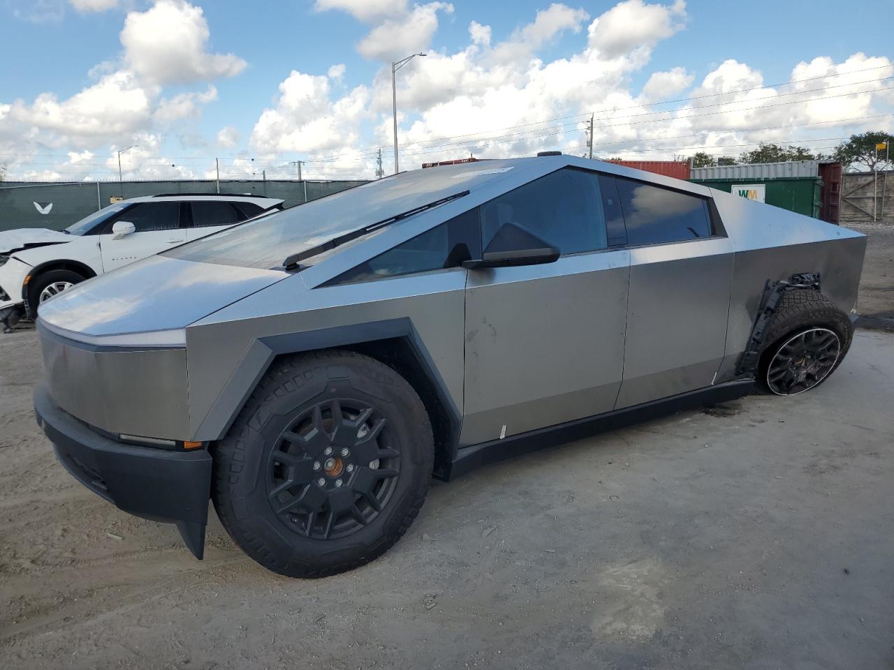 2024 TESLA CYBERTRUCK  VIN:7G2CEHEE6RA026631